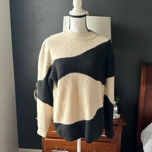H & M Black and White Cream Ivory crew neck sweater - Size S